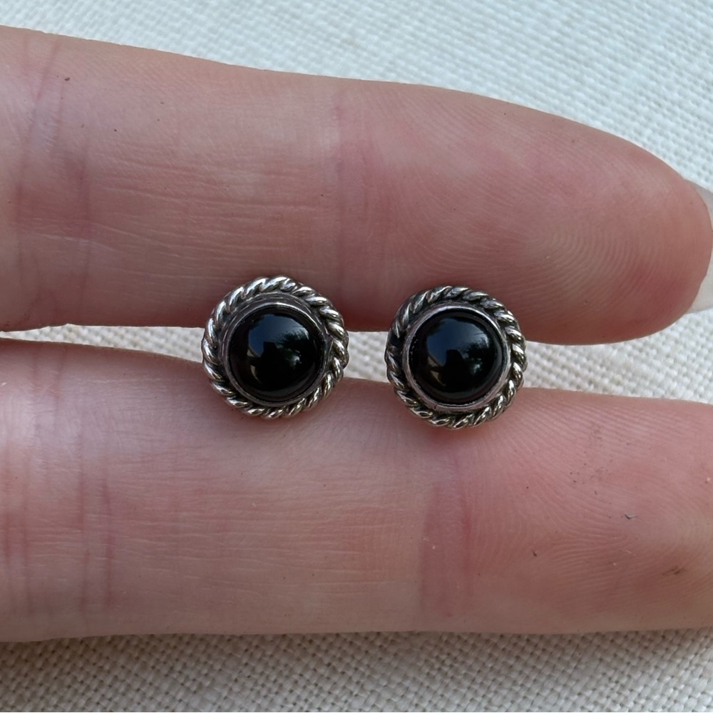 Vintage Sterling Silver Onyx Stud Earrings with Rope Design